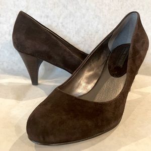 Banana Republic | rich brown suede pumps EUC | 9
